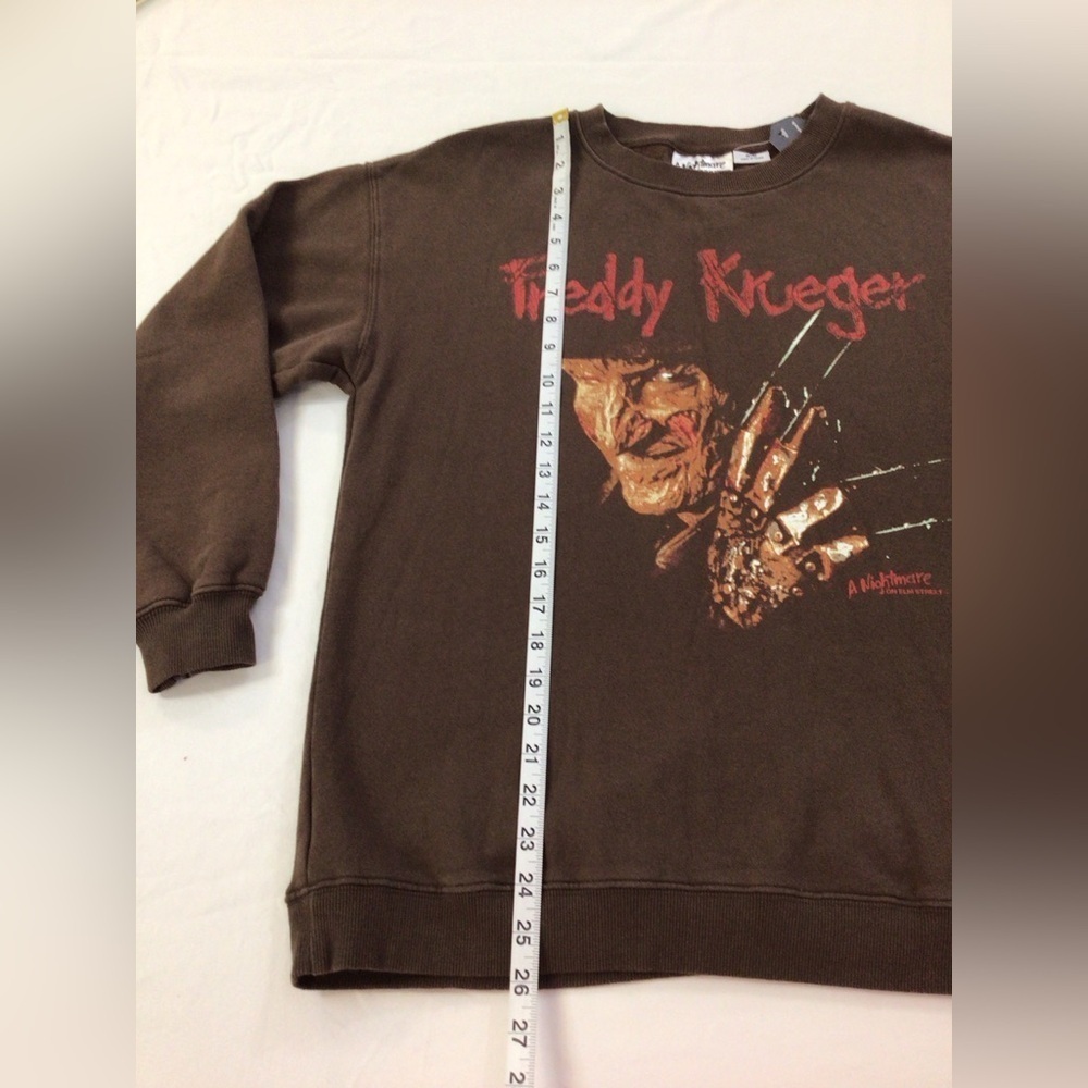 NWT A NIGHTMARE ON ELM STREET Brown Freddy Krueger Swrstshirt, Size Medium - Picture 6 of 16